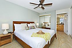 Waikiki Banyan #2003-T2