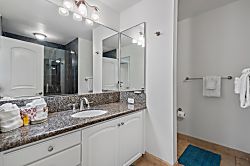 Elua Village 1601 - Bathroom