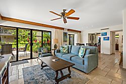 Elua Village 1601 - Living area