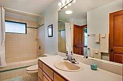 Private Home Steps from Anini Beach