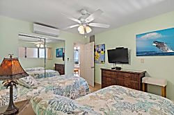 Royal Mauian 317
