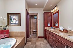 Waiulaula Ridge UH201