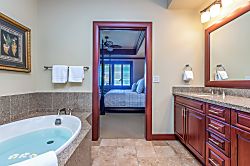 Waiulaula Ridge UH201