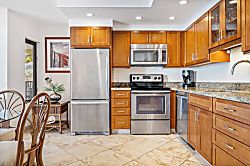 Kihei Beach 406 - Private kitchen