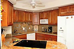 Kihei Beach Condo 303 - Private kitchen