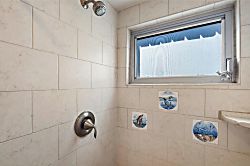 Royal Mauian 518 - Bathroom