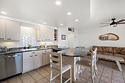 Kihei Beach Condo 306 - Private kitchen