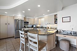 Kihei Beach Condo 306 - Private kitchen
