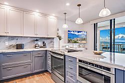 Kihei Beach 207 - Private kitchen