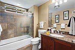 Halii Kai 9H - Bathroom