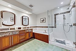 Makena Surf C-103 - Bathroom