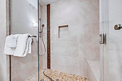 Makena Surf C-103 - Bathroom
