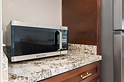 Maui Vista 2220 - Microwave