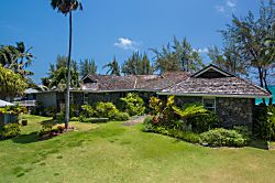 Hale Pohaku Beachfront Home Waimanalo