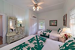 Hale Pohaku Beachfront Home Waimanalo