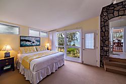Hale Pohaku Beachfront Home Waimanalo
