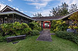 Hale Pohaku Beachfront Home Waimanalo