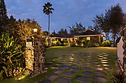 Hale Pohaku Beachfront Home Waimanalo