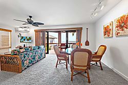 Kanaloa at Kona 2103 - Living area