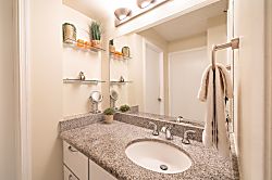 Waikiki Banyan #Mauka Tower2 / 2008