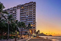 Waikiki Shore 802