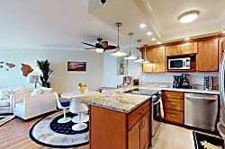 Kauhale Makai AC - Table and full size kitchen