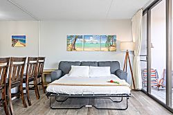 Waikiki Banyan 710 T1