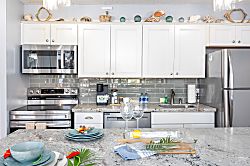 Waikiki Banyan 710 T1