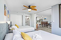 Waikiki Banyan 710 T1