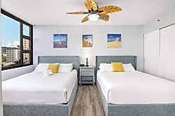 Waikiki Banyan 710 T1