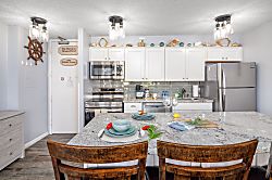 Waikiki Banyan 710 T1