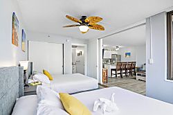 Waikiki Banyan 710 T1