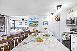 Waikiki Banyan 710 T1