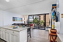 Waikiki Banyan 710 T1