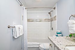 Waikiki Banyan 710 T1