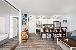 Waikiki Banyan 710 T1