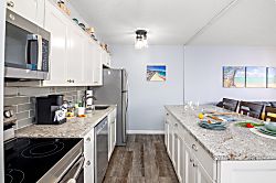 Waikiki Banyan 710 T1