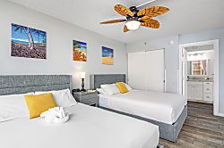 Waikiki Banyan 710 T1