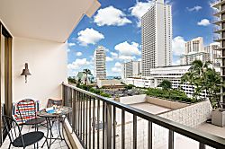 Waikiki Banyan 710 T1