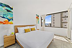 Waikiki Banyan 2704 T2