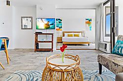 Waikiki Banyan 2704 T2