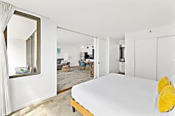 Waikiki Banyan 2704 T2