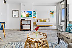 Waikiki Banyan 2704 T2