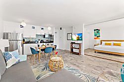Waikiki Banyan 2704 T2