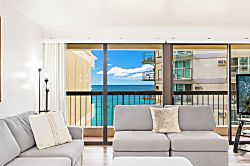 Waikiki Beach Tower Ocean 2 BDR on the 12th Floor - Living room with a view