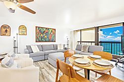 Waikiki Beach Tower Ocean 2 BDR on the 12th Floor - Open-concept living and dining area