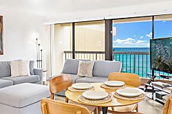 Waikiki Beach Tower Ocean 2 BDR on the 12th Floor - Dine with a view!