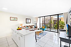 Waikiki Banyan 702 T1