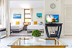 Waikiki Banyan 702 T1