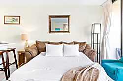 Waikiki Banyan 702 T1